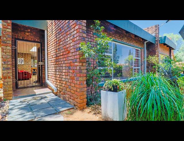 5 BEDROOM FREEHOLD FOR SALE IN BRACKENHURST